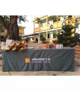 in logo thuong hieu len khan trai ban hoi nghi su kien ban giam khao anh huy top 4