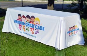 in logo thuong hieu len khan trai ban hoi nghi su kien ban giam khao anh huy top 7