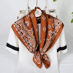 khan bandana lua vuong 21 9e3d8b6d19f5481497b7d511130a4e72 1024x1024