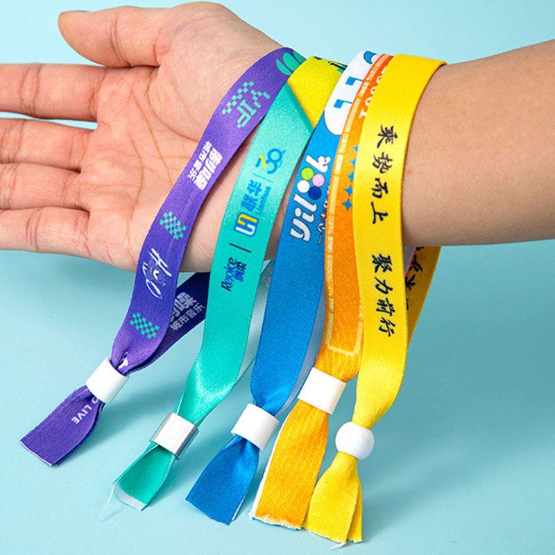 vong deo tay bang vai su kien the thao