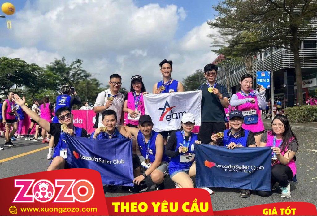 In Cờ Vải Theo Yêu Cầu – Xưởng ZoZo Chuyên In & May Cờ Chuẩn Màu, Bền Đẹp 1 May cờ vải