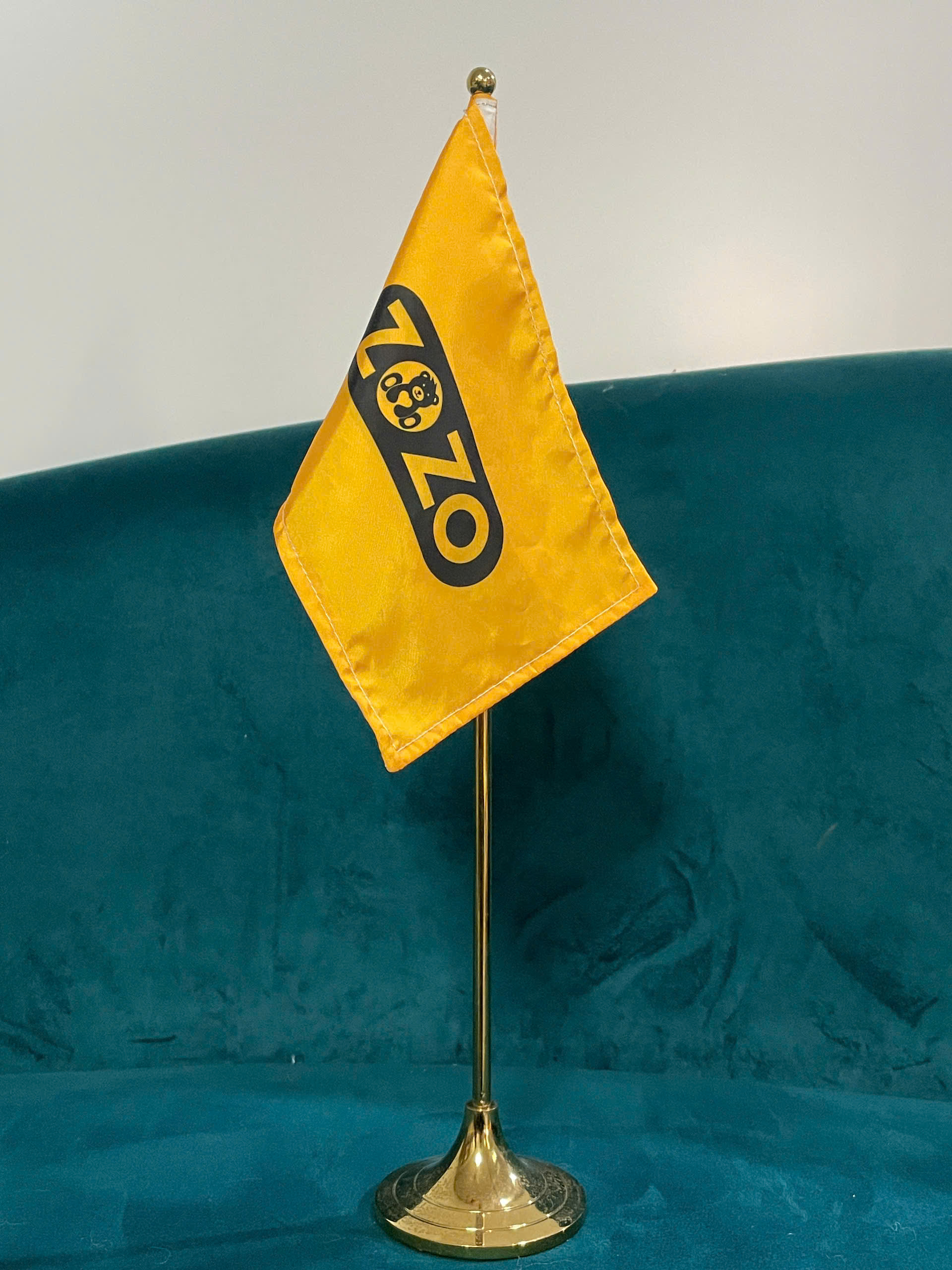 Cờ Để Bàn In Logo Theo Yêu Cầu – Sản Xuất Trực Tiếp Tại Xưởng ZoZo 3 cờ để bàn in logo theo yêu cầu