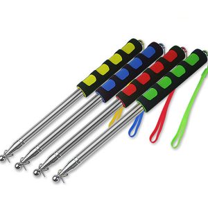 cán cờ cầm tay dẫn đoàn du lịch