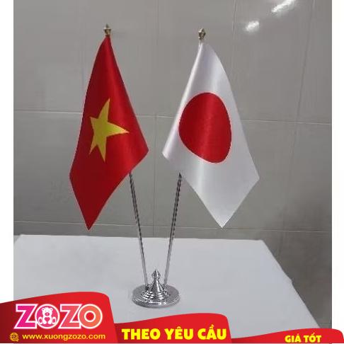 Đế Cờ Để Bàn 2 Lá Kim Loại – Chuẩn Mực Trưng Bày Tại Xưởng ZoZo 1 đế cờ để bàn 2 lá kim loại