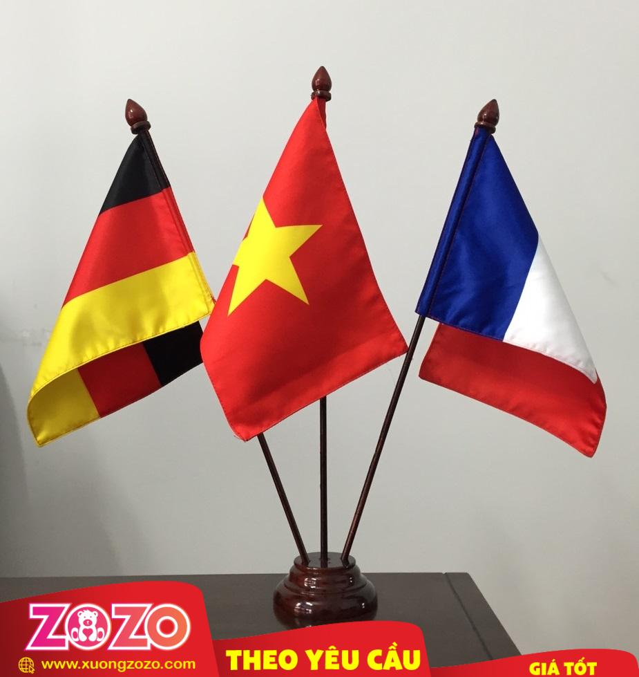 Đế Cờ Để Bàn 3 Lá Nhựa Giá Xưởng | Sản Xuất Tại ZoZo 1 Đế Cờ Để Bàn 3 Lá Nhựa
