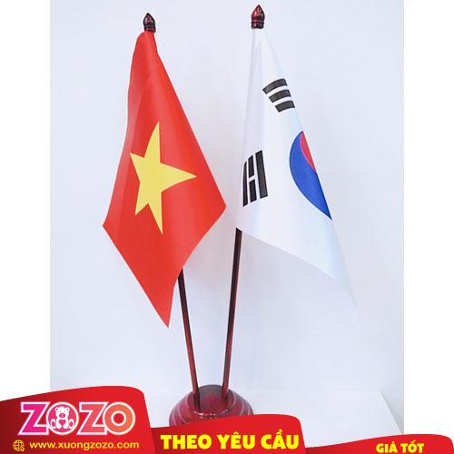 Đế Cờ Để Bàn 2 Lá Nhựa – Trưng Bày Gọn Nhẹ Tại Xưởng ZoZo 1 Đế Cờ Để Bàn 2 Lá Nhựa