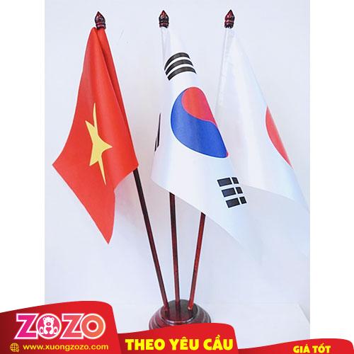 Đế Cờ Để Bàn 3 Trụ Nhựa ZoZo – Giải Pháp Tiết Kiệm 1 Đế cờ để bàn 3 trụ nhựa