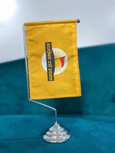 Đế Cờ Để Bàn Kim Loại Trắng