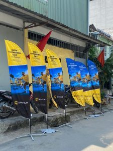 Standee & cờ phướn đế chữ X