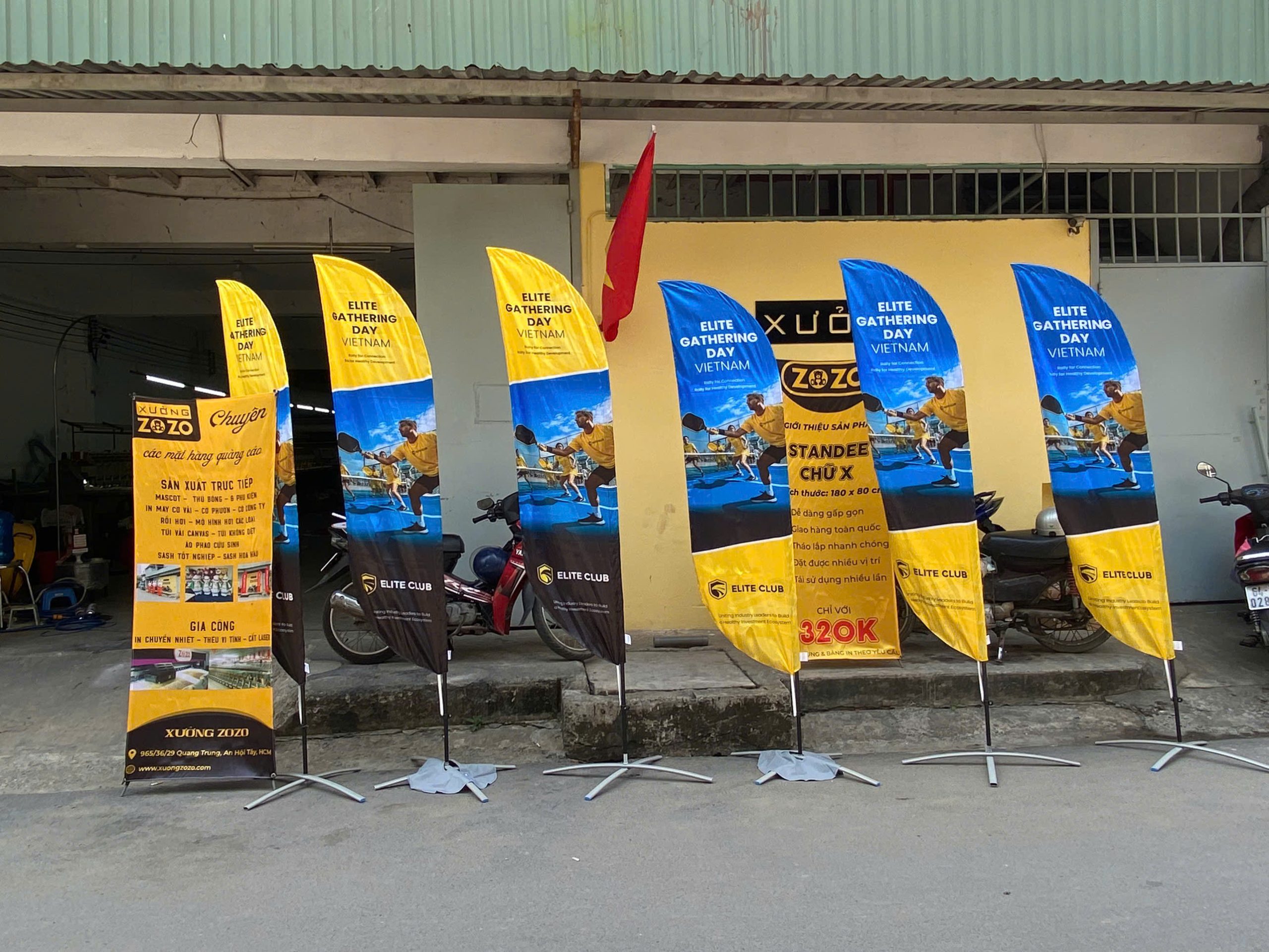 Standee & cờ phướn đế chữ X