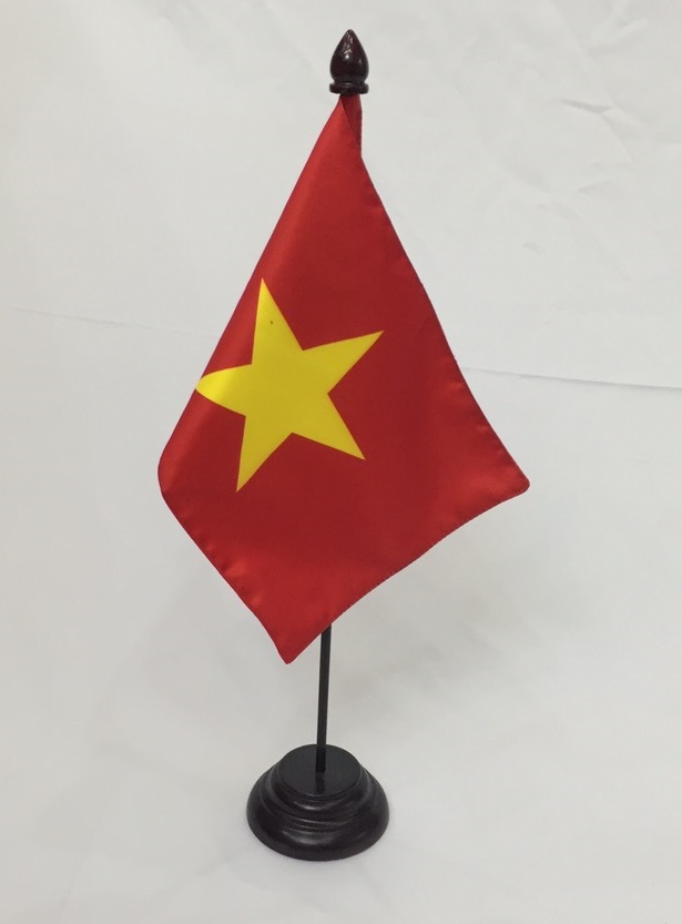 In Cờ Để Bàn Giá Tốt – Nhận In Logo, Quốc Kỳ, Cờ Sự Kiện Tại Xưởng ZoZo 11 GO 1 LA 2