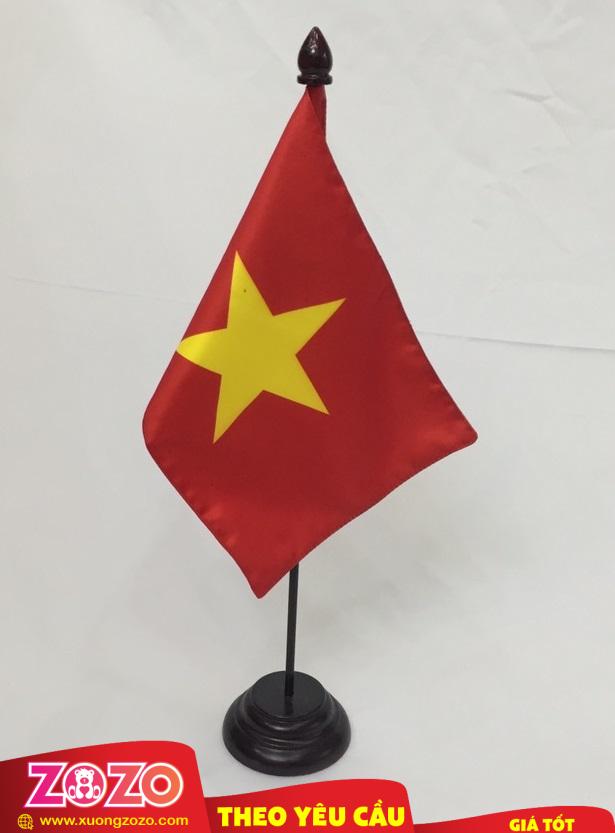 In Cờ Để Bàn Giá Tốt – Nhận In Logo, Quốc Kỳ, Cờ Sự Kiện Tại Xưởng ZoZo 1 GO 1 LA 2