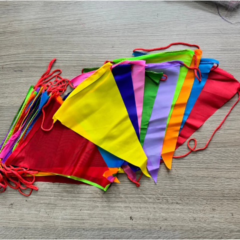 CỜ DÂY TAM GIÁC NHIỀU MÀU