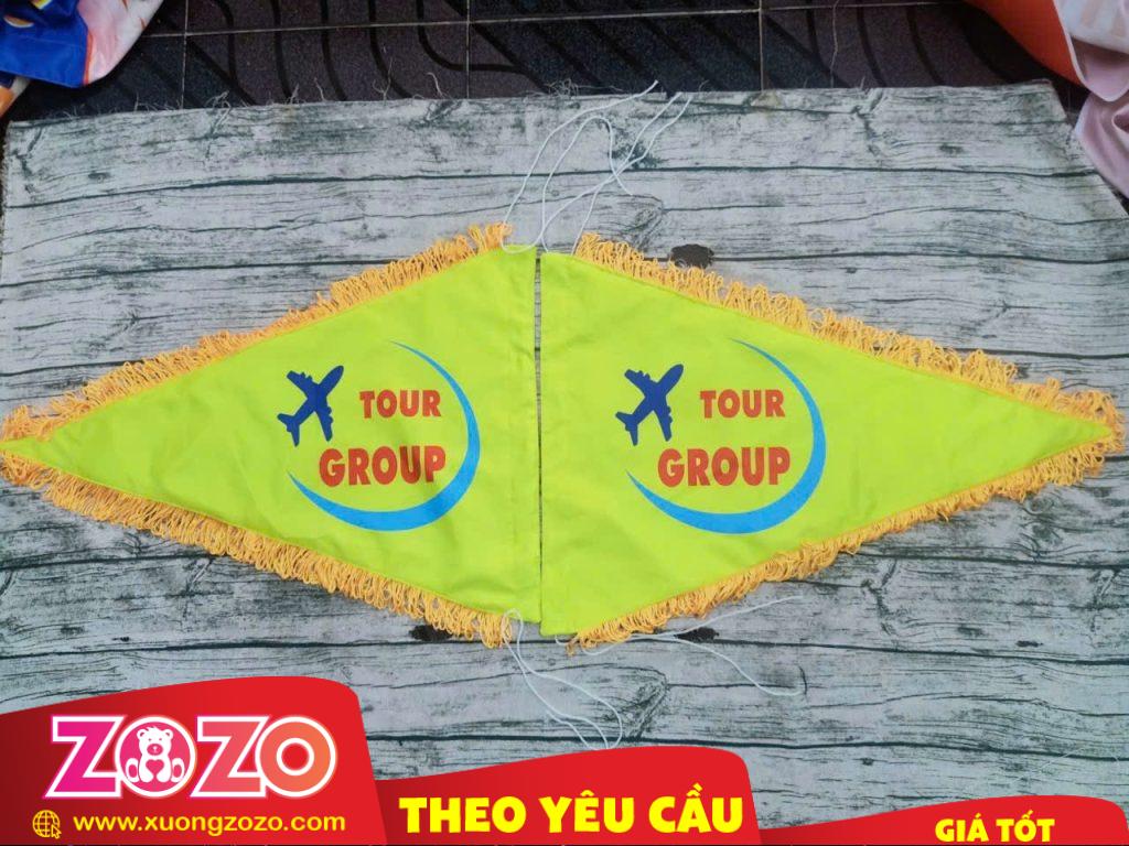 In Cờ Du Lịch Cầm Tay Theo Yêu Cầu – Tối Ưu Nhận Diện Đoàn Tour Cùng Xưởng ZoZo 19 cờ du lịch