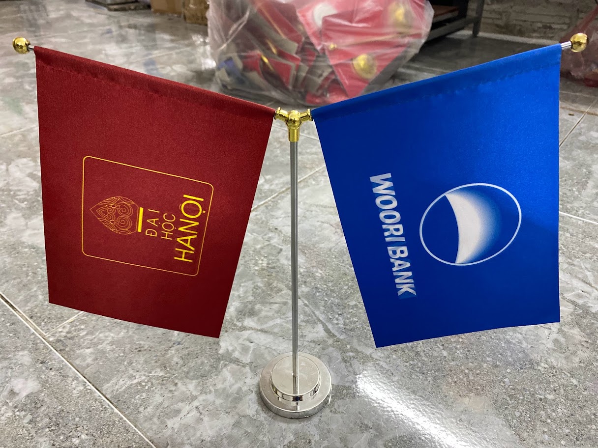 In Cờ Để Bàn Theo Yêu Cầu – Sản Xuất Trực Tiếp Tại Xưởng ZoZo, Nhận Số Lượng Ít Nhiều 3 in co de ban theo yeu cau san xuat truc tiep tai xuong zozo nhan so luong it nhieu 1