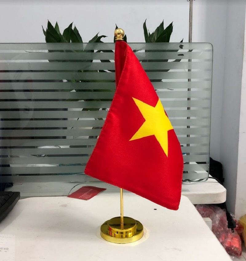 In Cờ Để Bàn Theo Yêu Cầu – Sản Xuất Trực Tiếp Tại Xưởng ZoZo, Nhận Số Lượng Ít Nhiều 2 in co de ban theo yeu cau san xuat truc tiep tai xuong zozo nhan so luong it nhieu