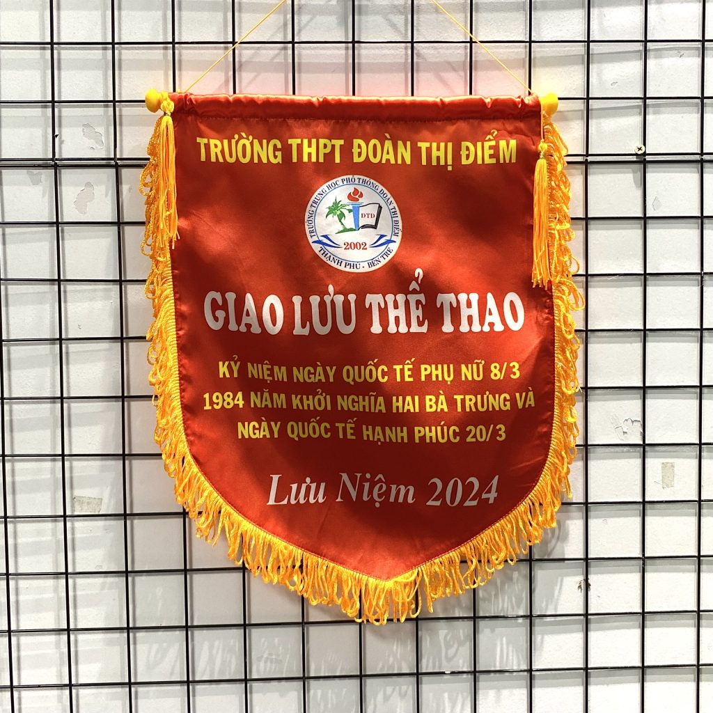 In Cờ Lưu Niệm Theo Yêu Cầu – Thiết Kế Trang Trọng, Sắc Nét | Xưởng ZoZo 4 cờ lưu niệm
